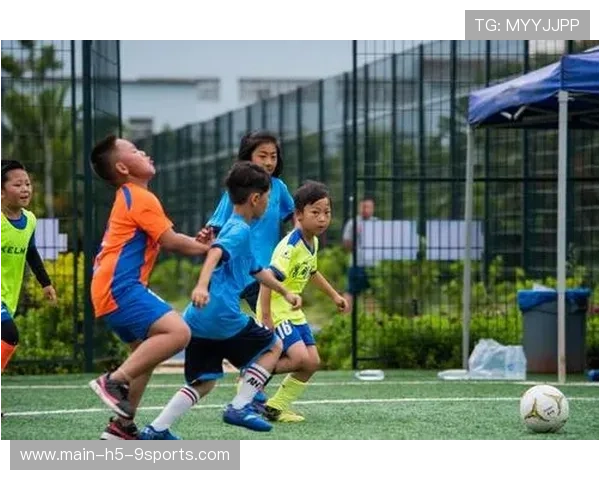 青少年球员心理健康教育纳入训练体系，简述青少年足球运动员的心理训练方法
